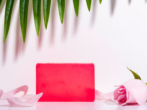 Handmade Soap with organic olive oil and rose extract 100gr - Afbeelding 2