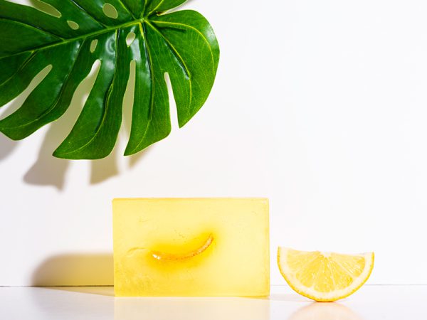 Handmade Soap with organic Olive Oil & lemon essential oil 100gr - Afbeelding 2