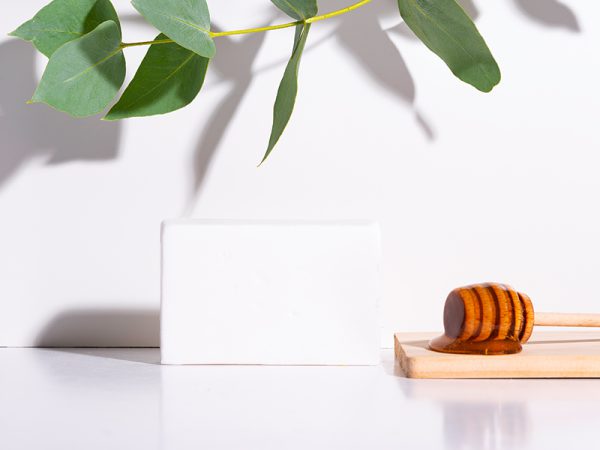 Handmade soap with olive oil, donkey milk and honey extract 100gr - Afbeelding 3