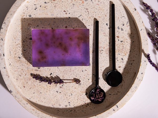 Handmade Soap with organic olive oil and lavender 100gr - Afbeelding 2